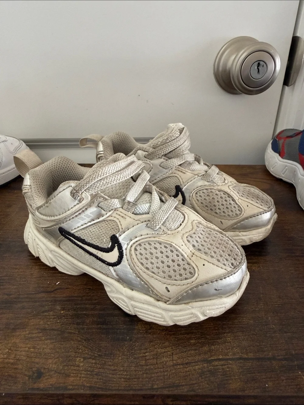 Nike Kids Beige and Silver Active Sneakers with Black Swoosh